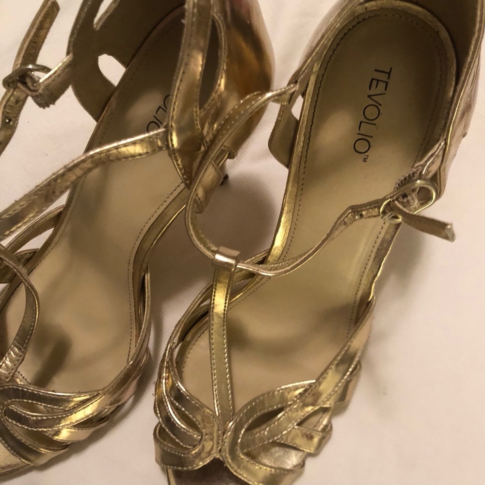 Tevolio women’s gold heels size 8